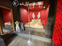 Stay & Play at Lovebehindcloseddoors