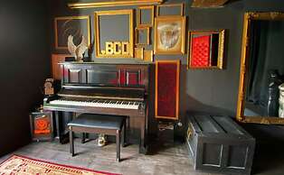 Stay & Play at Lovebehindcloseddoors