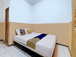 SPOT ON 92983 Hotel Ayu