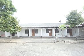 OYO 93002 Kost Gayus