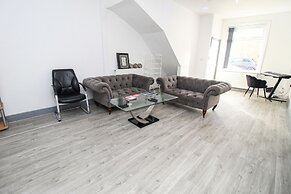 Remarkable 4-bed House in Bradford