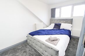 Remarkable 4-bed House in Bradford