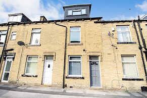 Remarkable 4-bed House in Bradford
