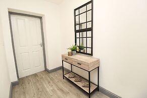 Remarkable 4-bed House in Bradford