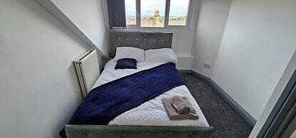 Remarkable 4-bed House in Bradford