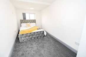 Remarkable 4-bed House in Bradford