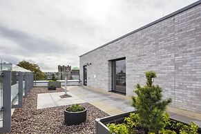 Coleman Court Summer Apartments