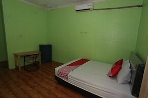 OYO 93021 Kost Dison