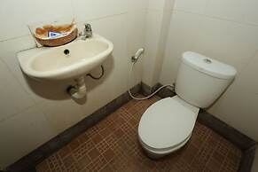 OYO 93021 Kost Dison