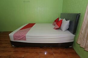 OYO 93021 Kost Dison