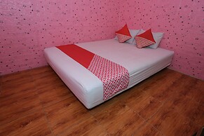 OYO 93021 Kost Dison