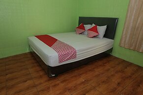 OYO 93021 Kost Dison