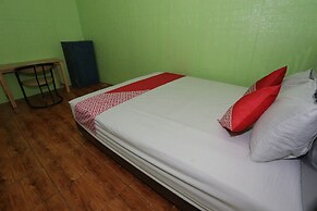 OYO 93021 Kost Dison