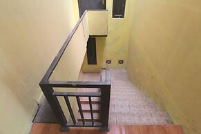 OYO 93021 Kost Dison