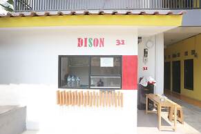 OYO 93021 Kost Dison