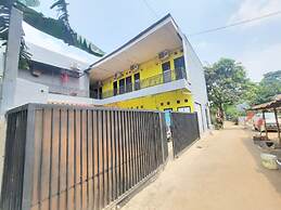 OYO 93021 Kost Dison