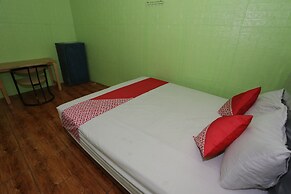 OYO 93021 Kost Dison