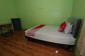 OYO 93021 Kost Dison