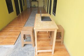 OYO 93021 Kost Dison