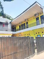 OYO 93021 Kost Dison