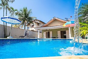 Linda casa no condomínio Morada da Praia