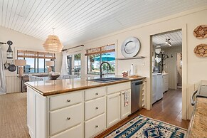 Sunset Serenity 3 Bedroom Home by RedAwning