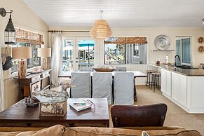 Sunset Serenity 3 Bedroom Home by RedAwning