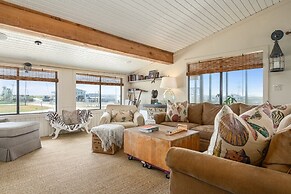 Sunset Serenity 3 Bedroom Home by RedAwning