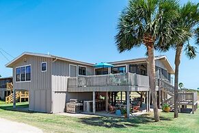 Sunset Serenity 3 Bedroom Home by RedAwning