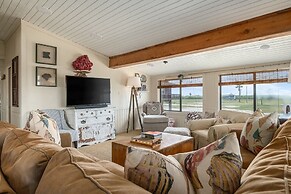 Sunset Serenity 3 Bedroom Home by RedAwning