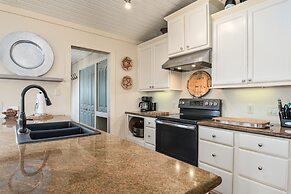 Sunset Serenity 3 Bedroom Home by RedAwning