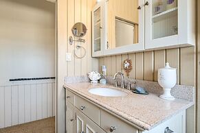 Sunset Serenity 3 Bedroom Home by RedAwning