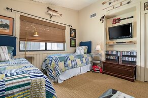 Sunset Serenity 3 Bedroom Home by RedAwning