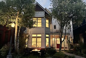 425 Depot Ave 5 Bedroom Home by RedAwning