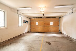 330 W Pacific B 3 Bedroom Townhouse by RedAwning