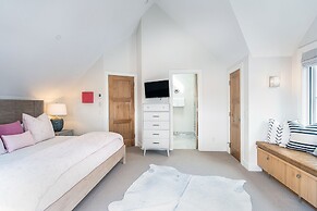 330 W Pacific B 3 Bedroom Townhouse by RedAwning