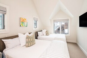 330 W Pacific B 3 Bedroom Townhouse by RedAwning