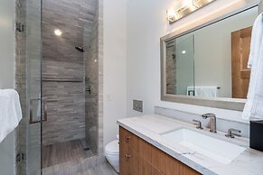 330 W Pacific B 3 Bedroom Townhouse by RedAwning