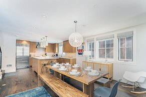 330 W Pacific B 3 Bedroom Townhouse by RedAwning