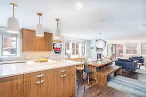 330 W Pacific B 3 Bedroom Townhouse by RedAwning