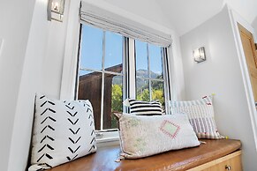 330 W Pacific B 3 Bedroom Townhouse by RedAwning