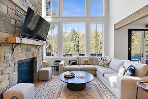 Overlook House 4 Bedroom Home by RedAwning