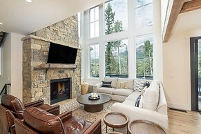 Overlook House 4 Bedroom Home by RedAwning