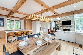 Overlook House 4 Bedroom Home by RedAwning
