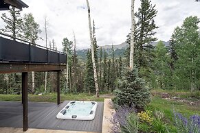 Overlook House 4 Bedroom Home by RedAwning