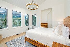 Overlook House 4 Bedroom Home by RedAwning