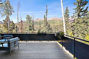Overlook House 4 Bedroom Home by RedAwning