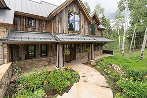 Overlook House 4 Bedroom Home by RedAwning