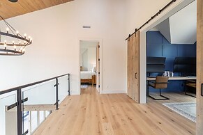 Overlook House 4 Bedroom Home by RedAwning