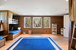 Overlook House 4 Bedroom Home by RedAwning
